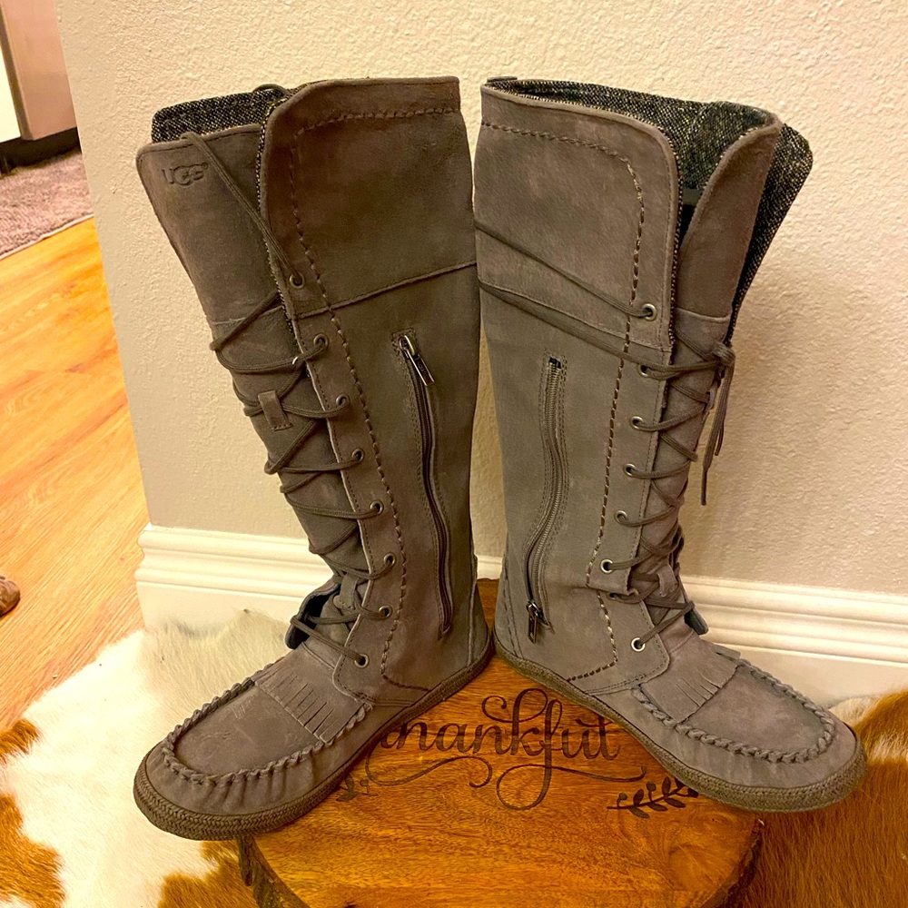 NEW! Unique Never worn, SUEDE UGG Australia Somaya Grey Lace Up Moccasin Boots